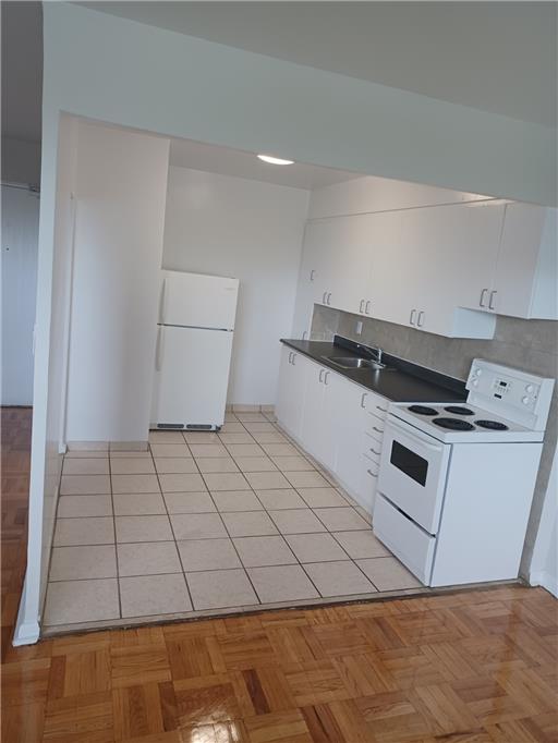 2-bedroom suite at Gulliver Towers, North York, Toronto