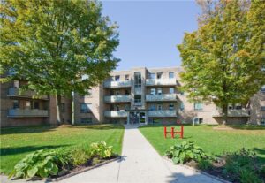 Humber River Apartments — rental apartment community in Etobicoke, Toronto (photo 2)