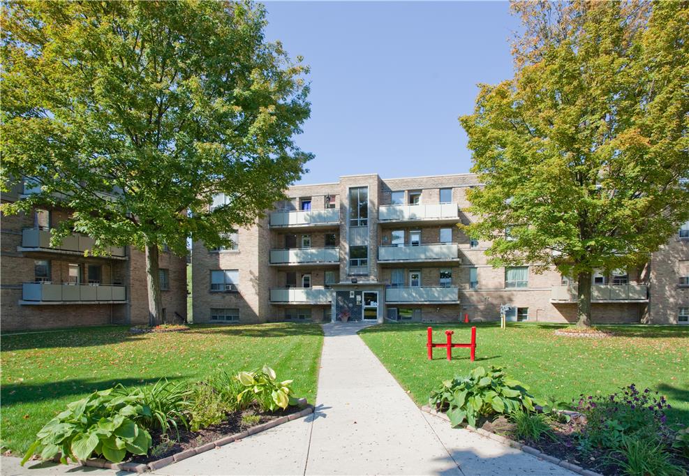 Humber River Apartments — rental apartment community in Etobicoke, Toronto (photo 2)