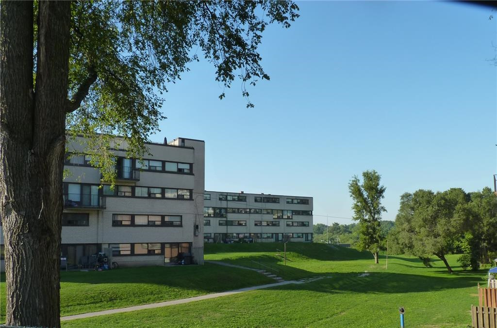 Northwoods Village — rental apartment community in North York, Toronto (photo 1)