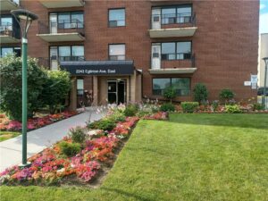 Parkway Manor — rental apartment community in Scarborough, Toronto (photo 1)