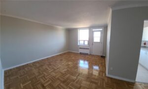 Roxbury Manor — rental apartment community in Etobicoke, Toronto (photo 1)