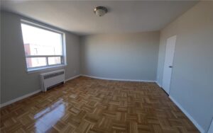 Roxbury Manor — rental apartment community in Etobicoke, Toronto (photo 2)