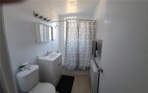 Roxbury Manor — rental apartment community in Etobicoke, Toronto (photo 4)