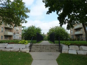 Roxbury Manor — rental apartment community in Etobicoke, Toronto (photo 7)