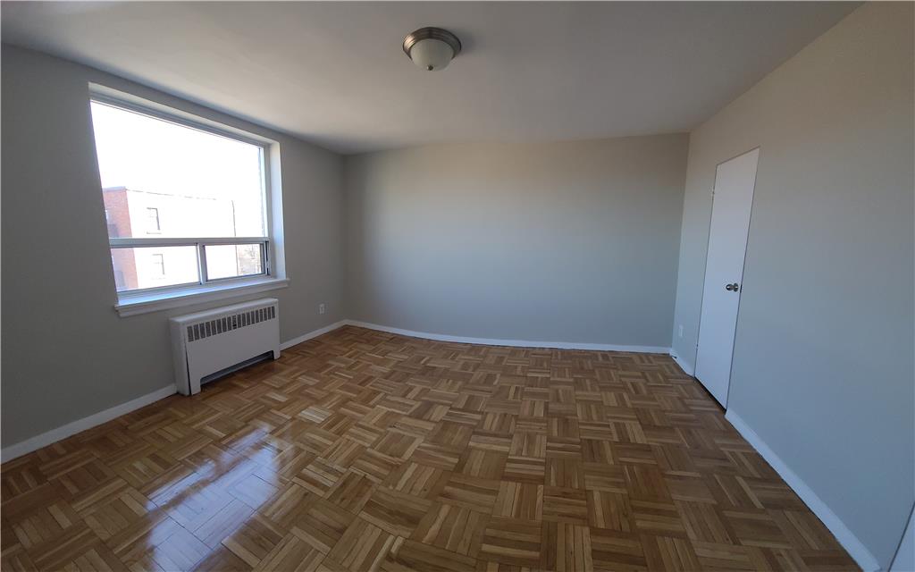 1-bedroom suite at Roxbury Manor, Etobicoke, Toronto