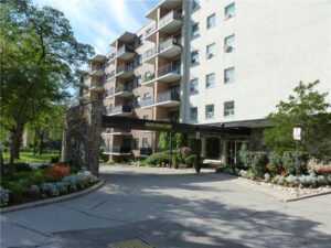Victoria Village Towers — rental apartment community in Scarborough, Toronto (photo 2)